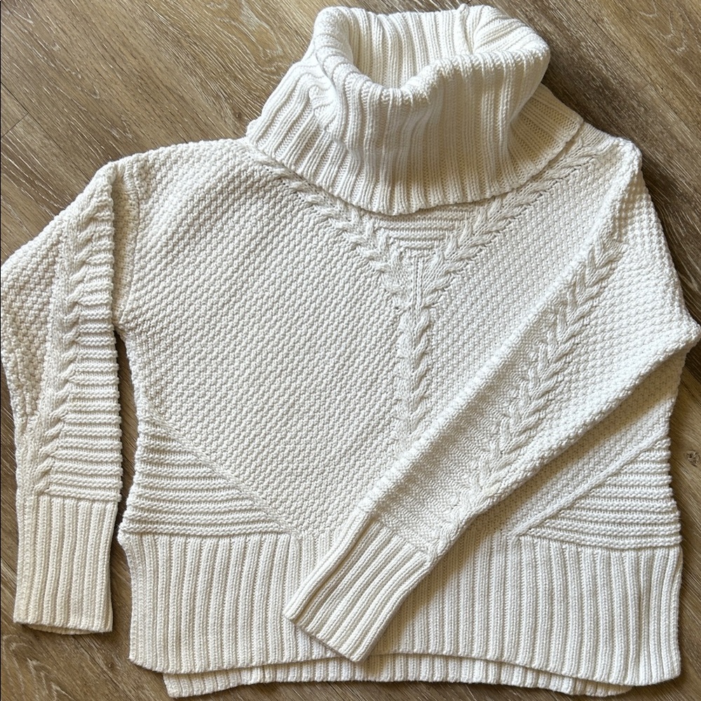 Elegant Rachel Ashwell Cozy Cotton Cream Cable Knit Turtleneck Sweater